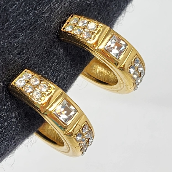 Givenchy Vintage Clip on Earrings - Picture 11 of 15